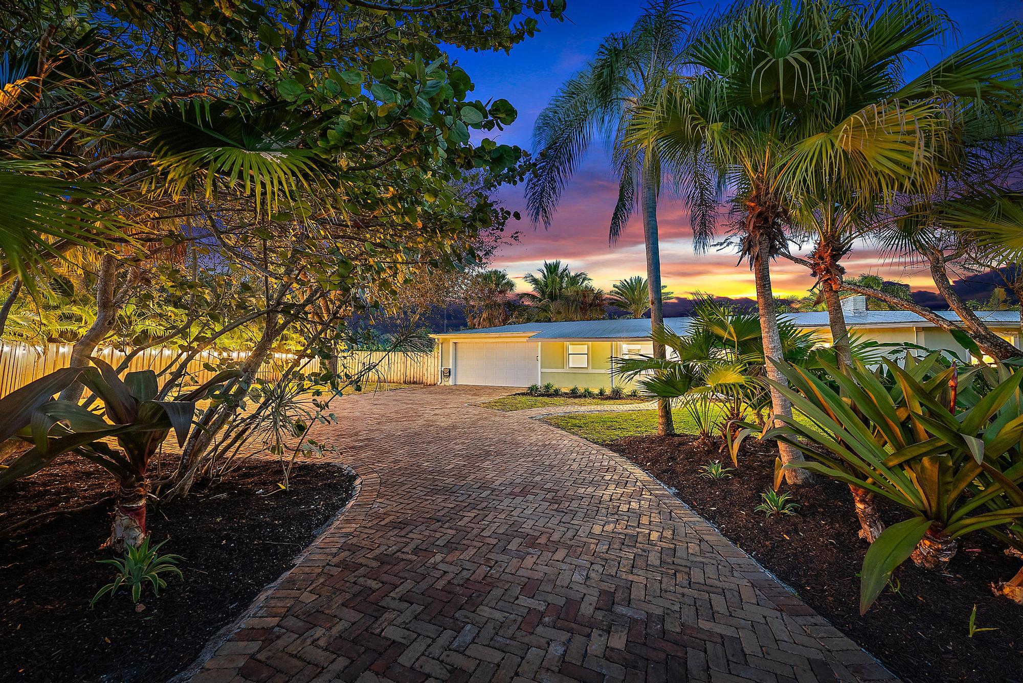 5692 Pennock Point Road Jupiter, FL 33458 - Photo 6 of 51 a view of a yard with plants