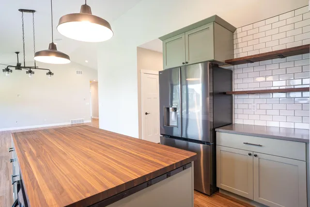 $537,500 | 347 Southern Drive, Holmen, WI 54636