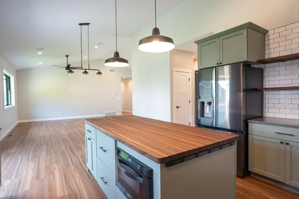 $530,000 | 347 Southern Drive, Holmen, WI 54636