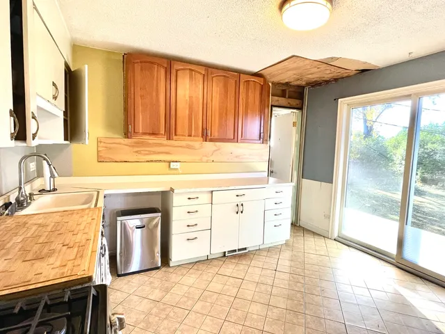 $329,900 | 1214 North Crabtree Lane, Mount Prospect, IL 60056