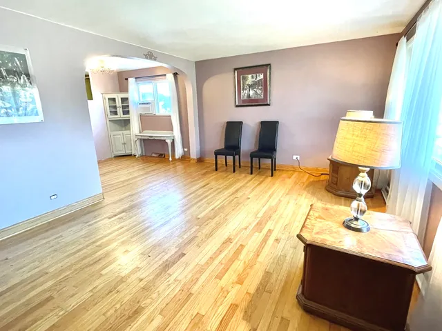 $329,900 | 1214 North Crabtree Lane, Mount Prospect, IL 60056