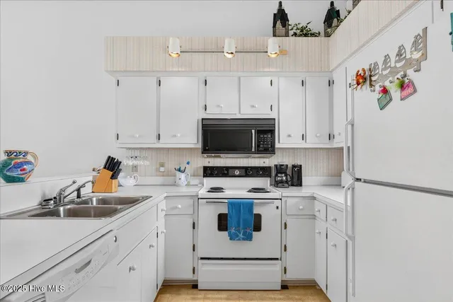 $475,000 | 142 Brunswick Avenue East, Unit A, Holden Beach, NC 28462