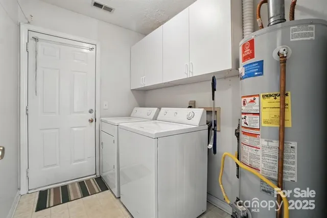 a view of a house with backyard and porch