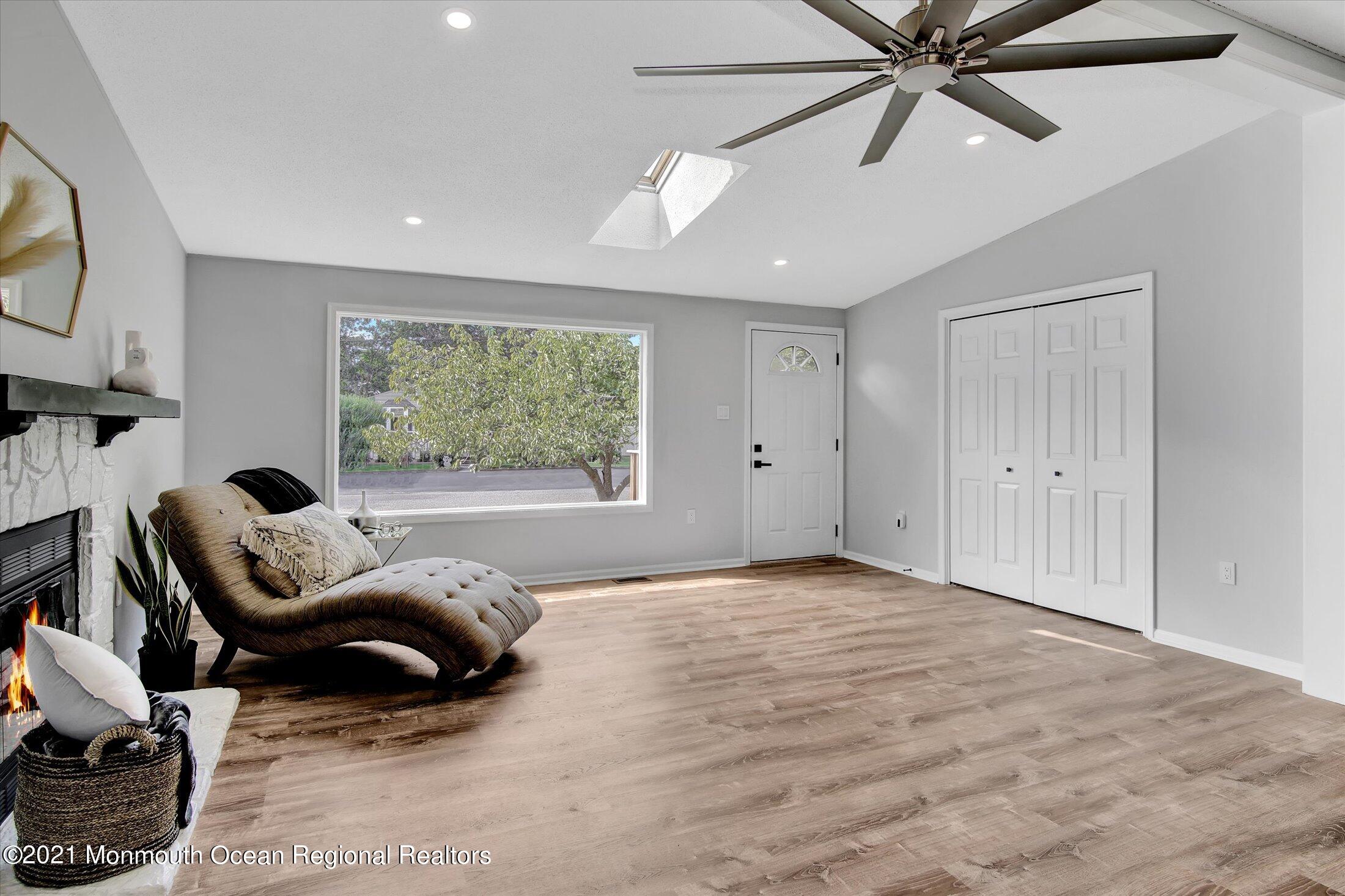 17 Spinnaker Way Waretown, NJ 08758 - Photo 5 of 30 06-Living