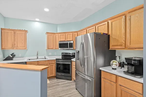 $215,000 | 422 Hickory Lane North, Oakdale, MN 55128