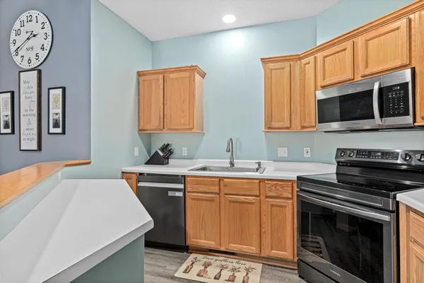$215,000 | 422 Hickory Lane North, Oakdale, MN 55128