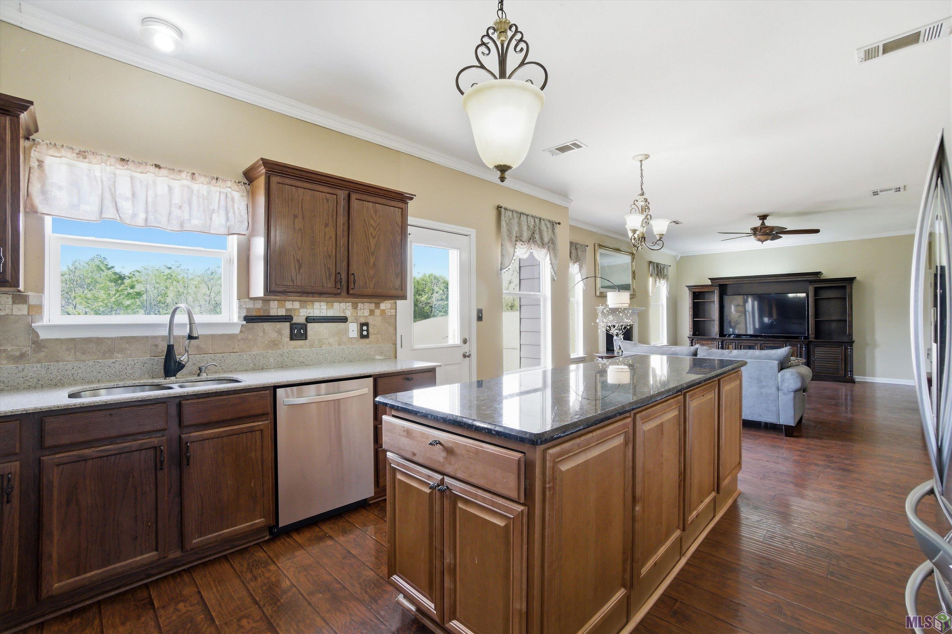 14222 Cedar Pointe Avenue Baton Rouge, LA 70809 - Photo 8 of 29