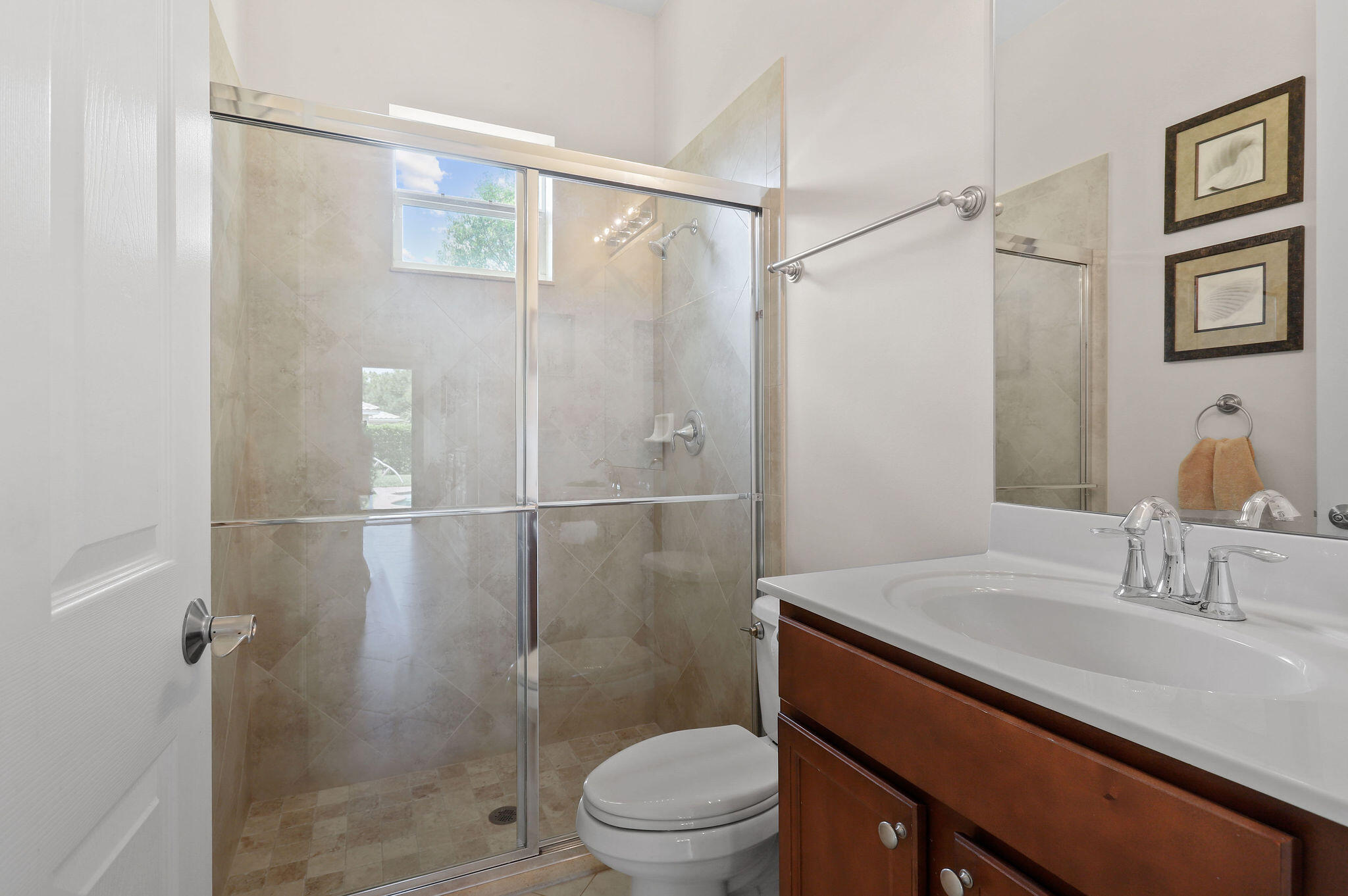 7668 Southeast Laque Circle Stuart, FL 34997 - Photo 18 of 64 Cabana/Guest Bath