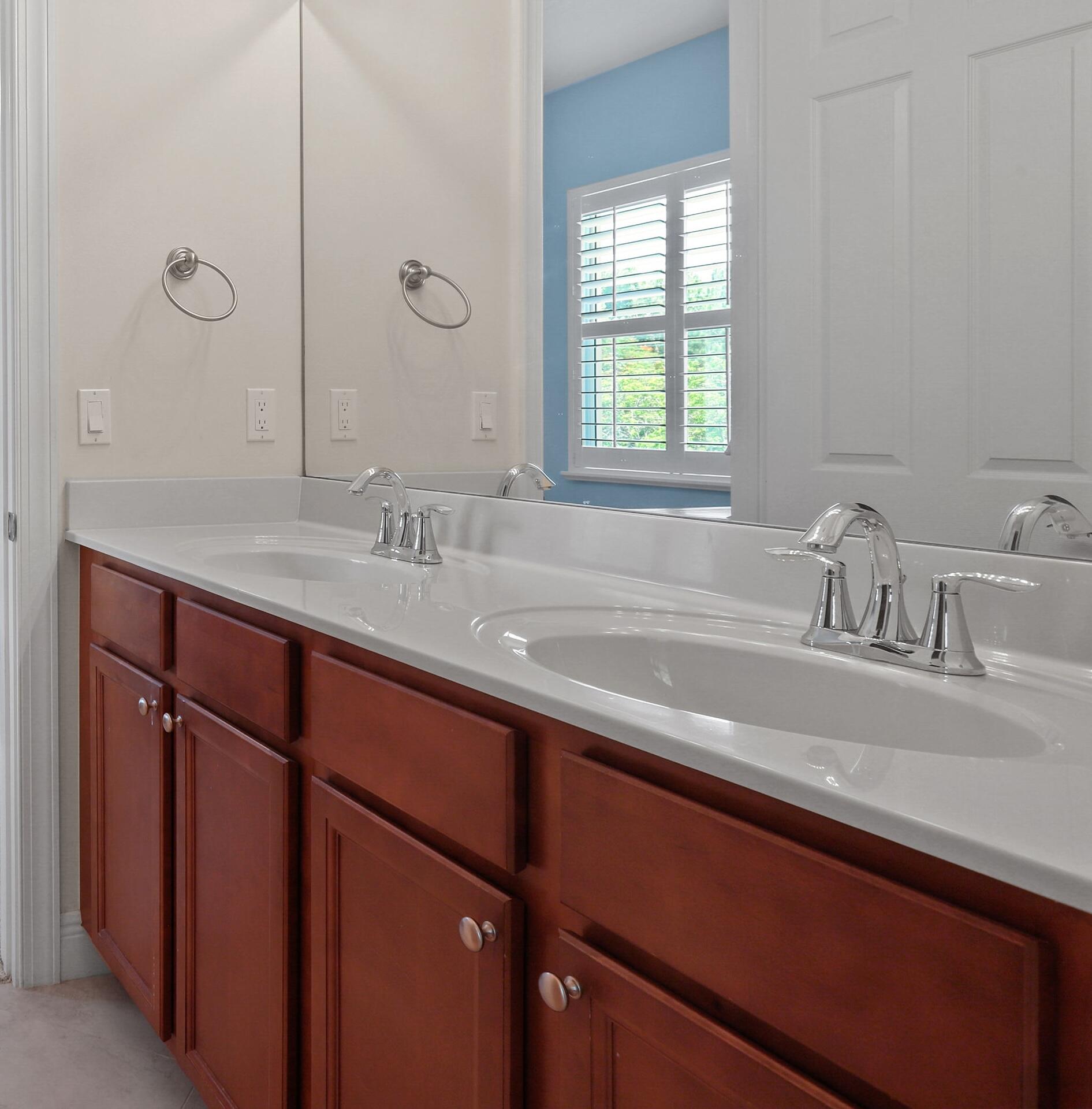 7668 Southeast Laque Circle Stuart, FL 34997 - Photo 40 of 64 Guest Bath for Bedrooms 4 & 5