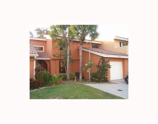 20893 Del Luna Drive, Unit 20893 Boca Raton, FL 33433 - Photo 1 of 9 Exterior Front