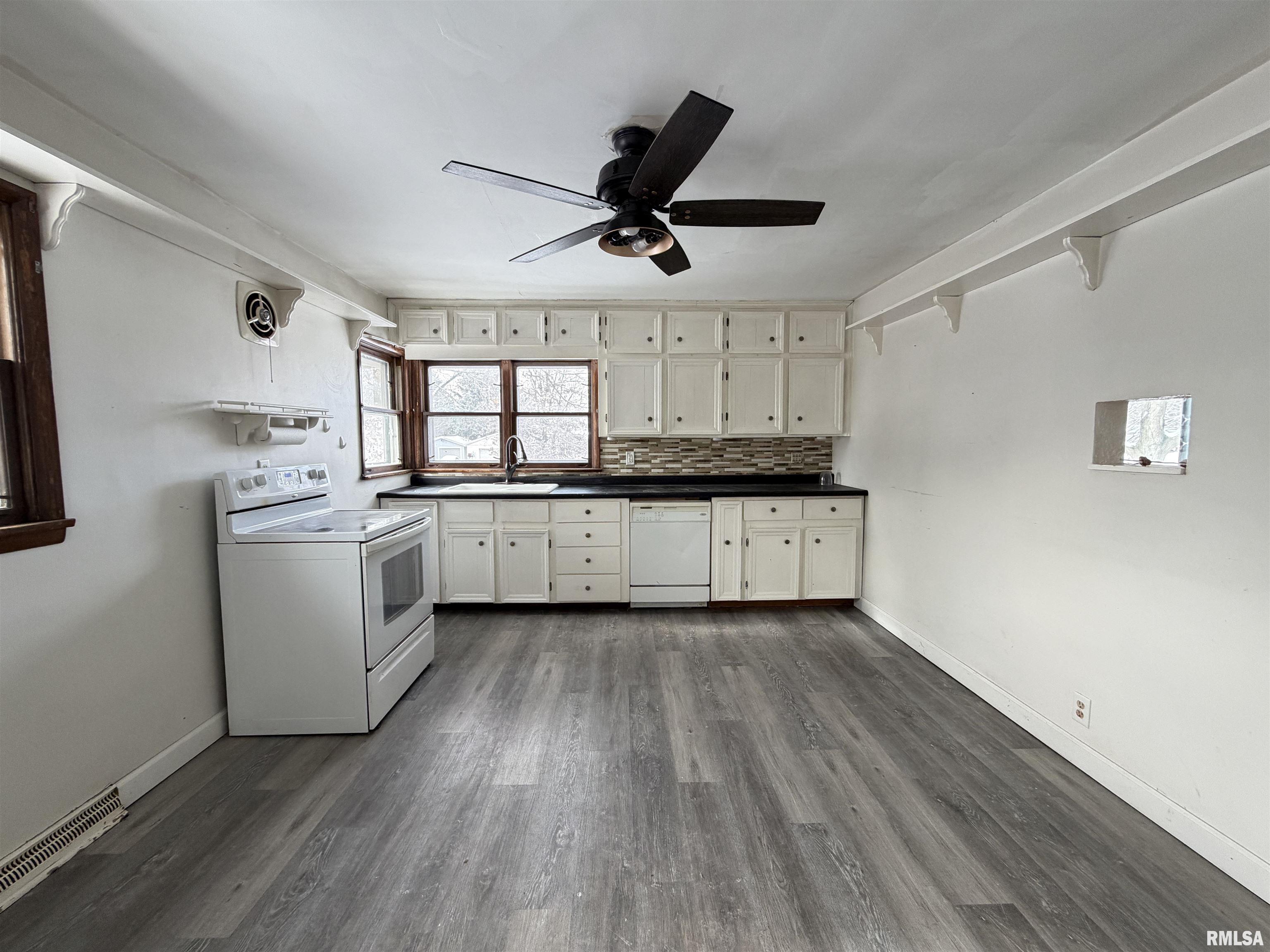 309 North 6th Street Wyoming, IL 61491 - Photo 13 of 19