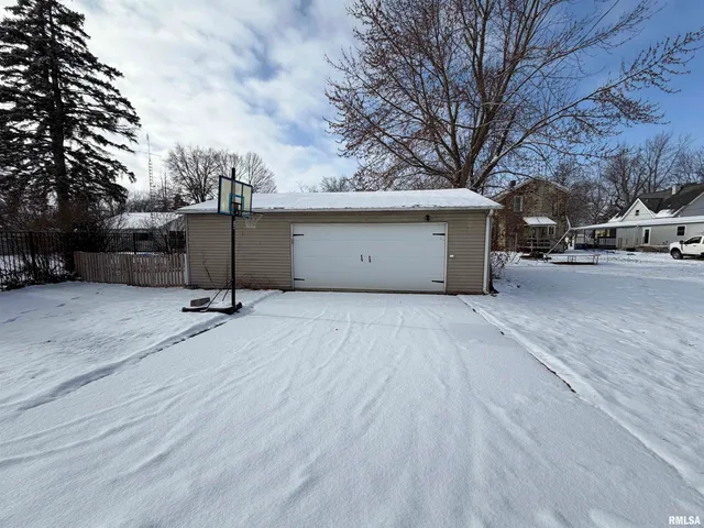 $95,000 | 309 North 6th Street, Wyoming, IL 61491