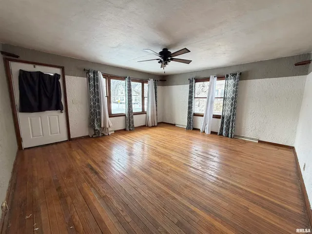 $95,000 | 309 North 6th Street, Wyoming, IL 61491