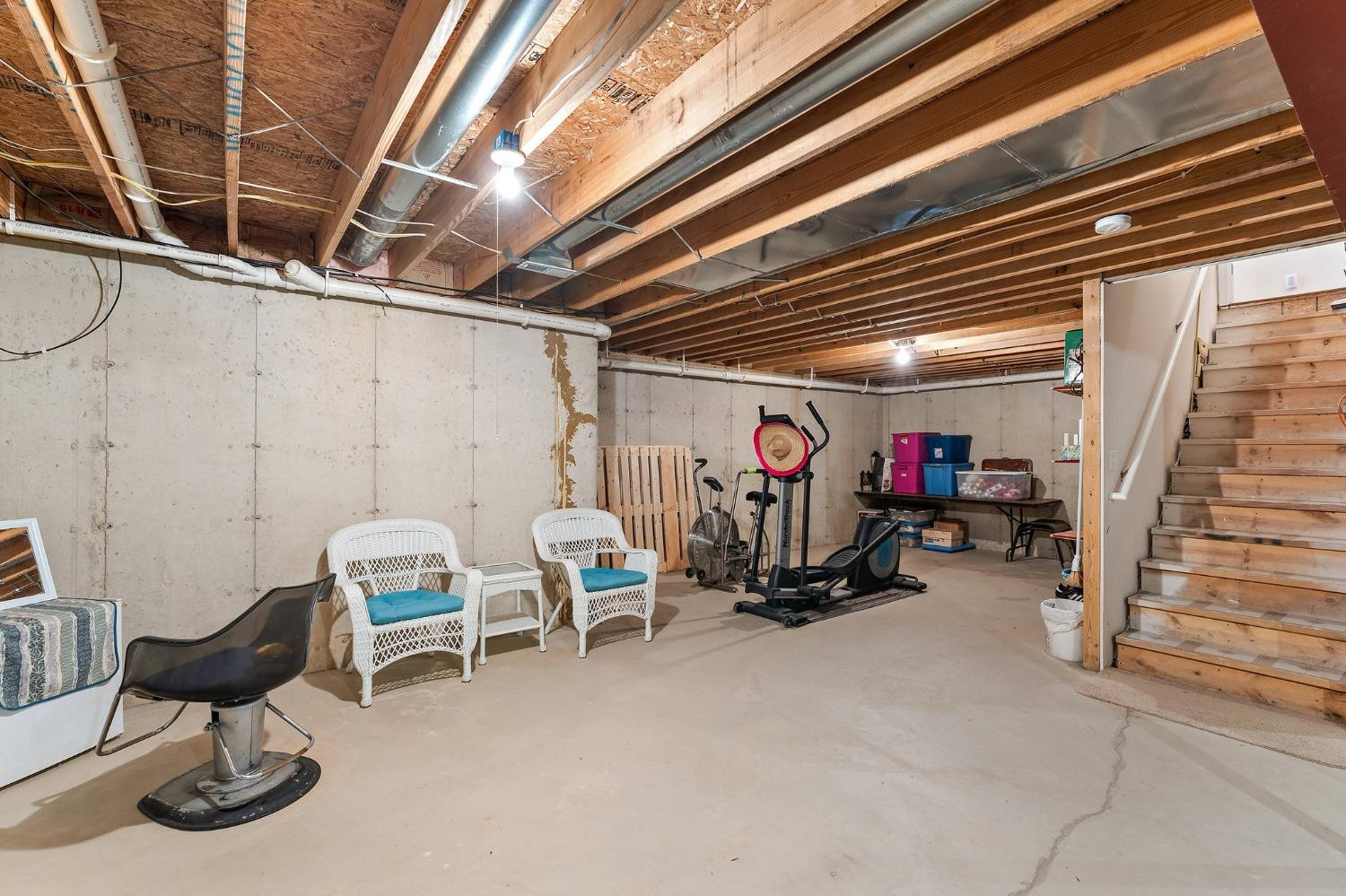10331 Nelson Street Crown Point, IN 46307 - Photo 40 of 47 a view of a room with gym equipment