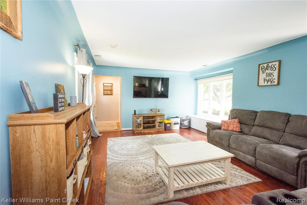 3171 Hessel Avenue Rochester Hills, MI 48307 - Photo 8 of 21