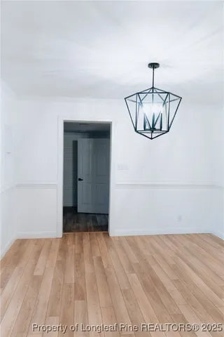 a view of empty room with a ceiling fan