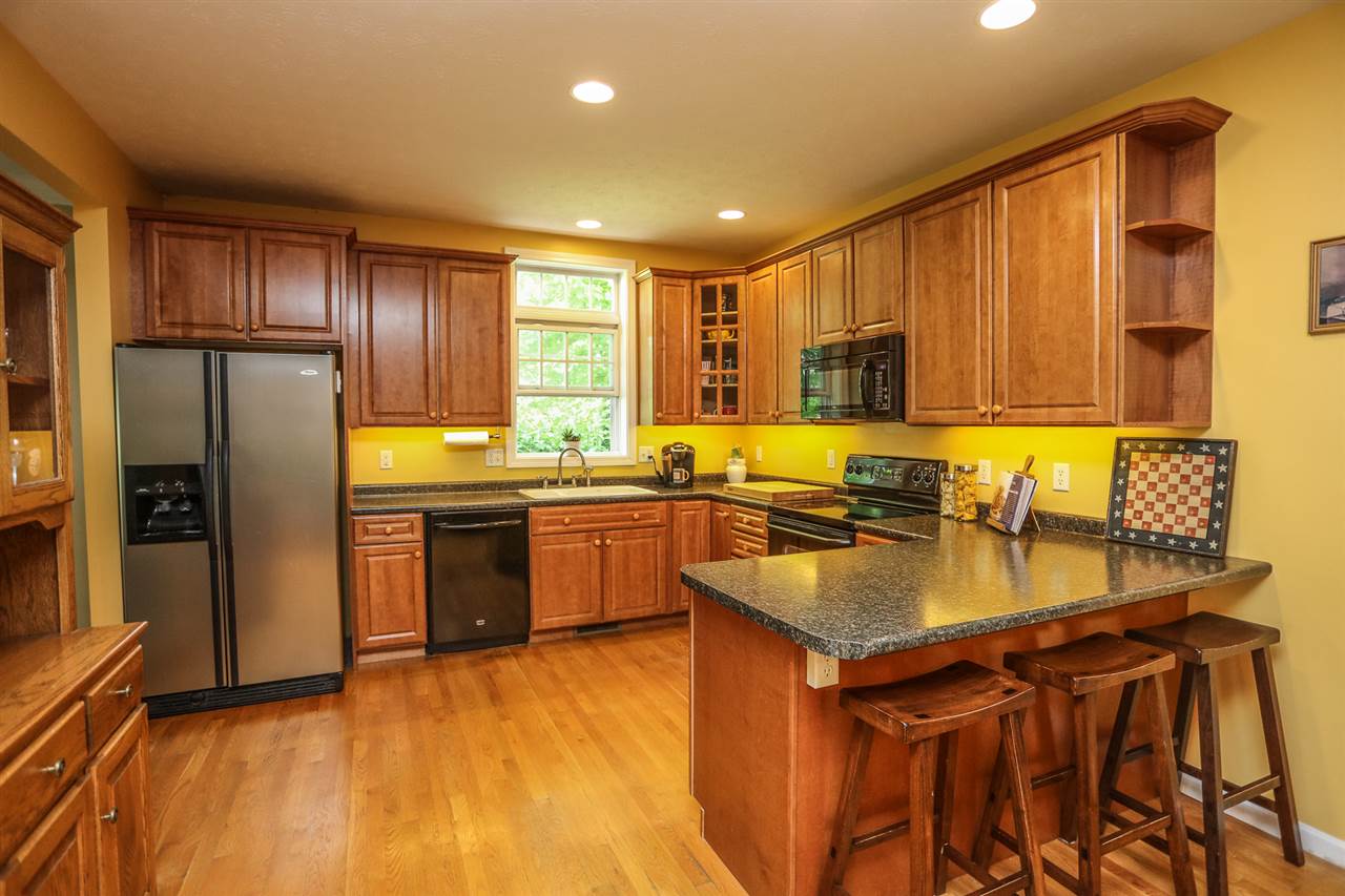 12 Tether Road Bedford, NH 03110 - Photo 16 of 40