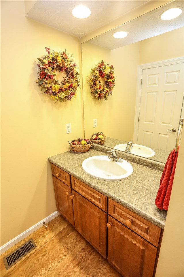 12 Tether Road Bedford, NH 03110 - Photo 29 of 40