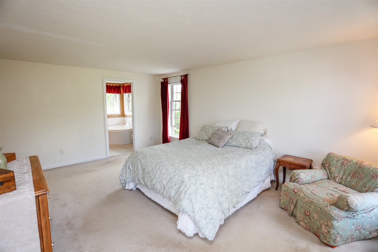 12 Tether Road Bedford, NH 03110 - Photo 32 of 40
