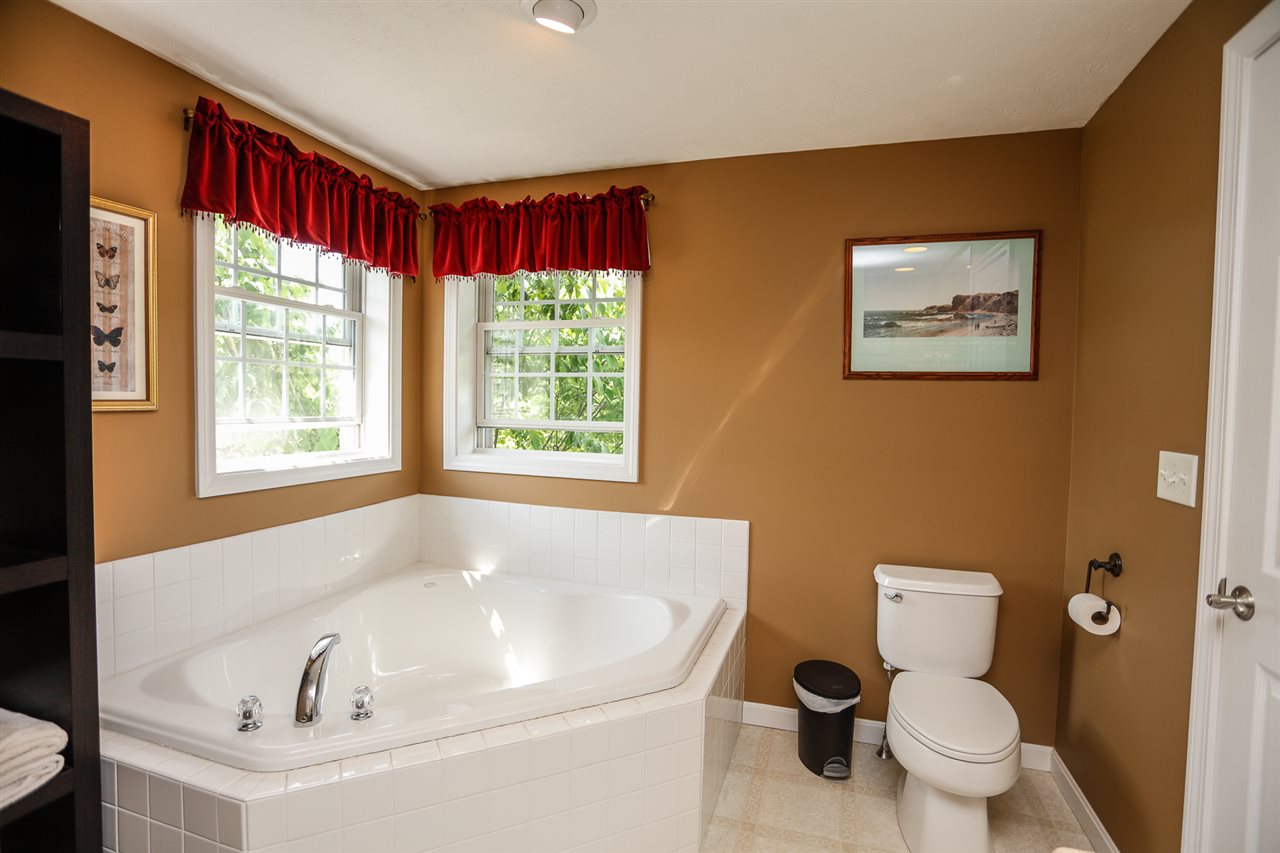 12 Tether Road Bedford, NH 03110 - Photo 34 of 40