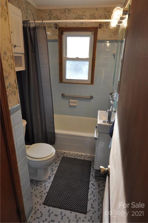1234 Saluda Road Chester, SC 29706 - Photo 14 of 19 a bathroom with a sink toilet and shower