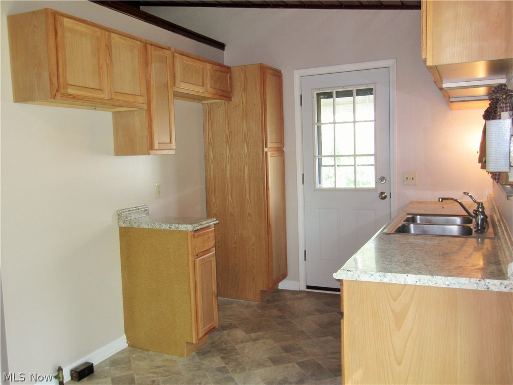 693 Abbe Road North Elyria, OH 44035 - Photo 4 of 16 Gallery Image 4