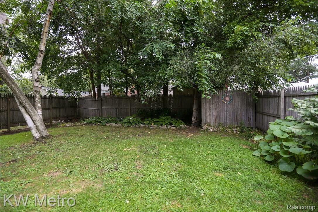 683 Stratford Road Ferndale, MI 48220 - Photo 27 of 33 Stratford-27.jpg