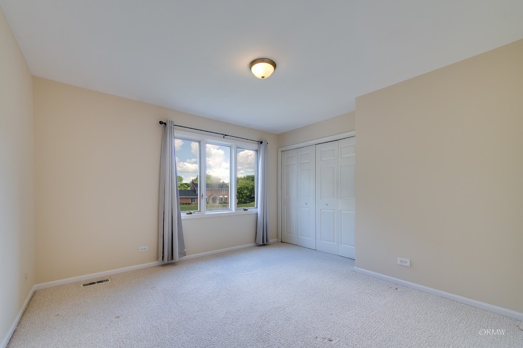 769 Halbert Lane Inverness, IL 60010 - Photo 21 of 48 an empty room with windows and view