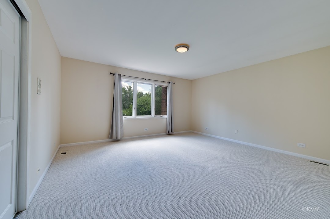 769 Halbert Lane Inverness, IL 60010 - Photo 23 of 48 an empty room with a window