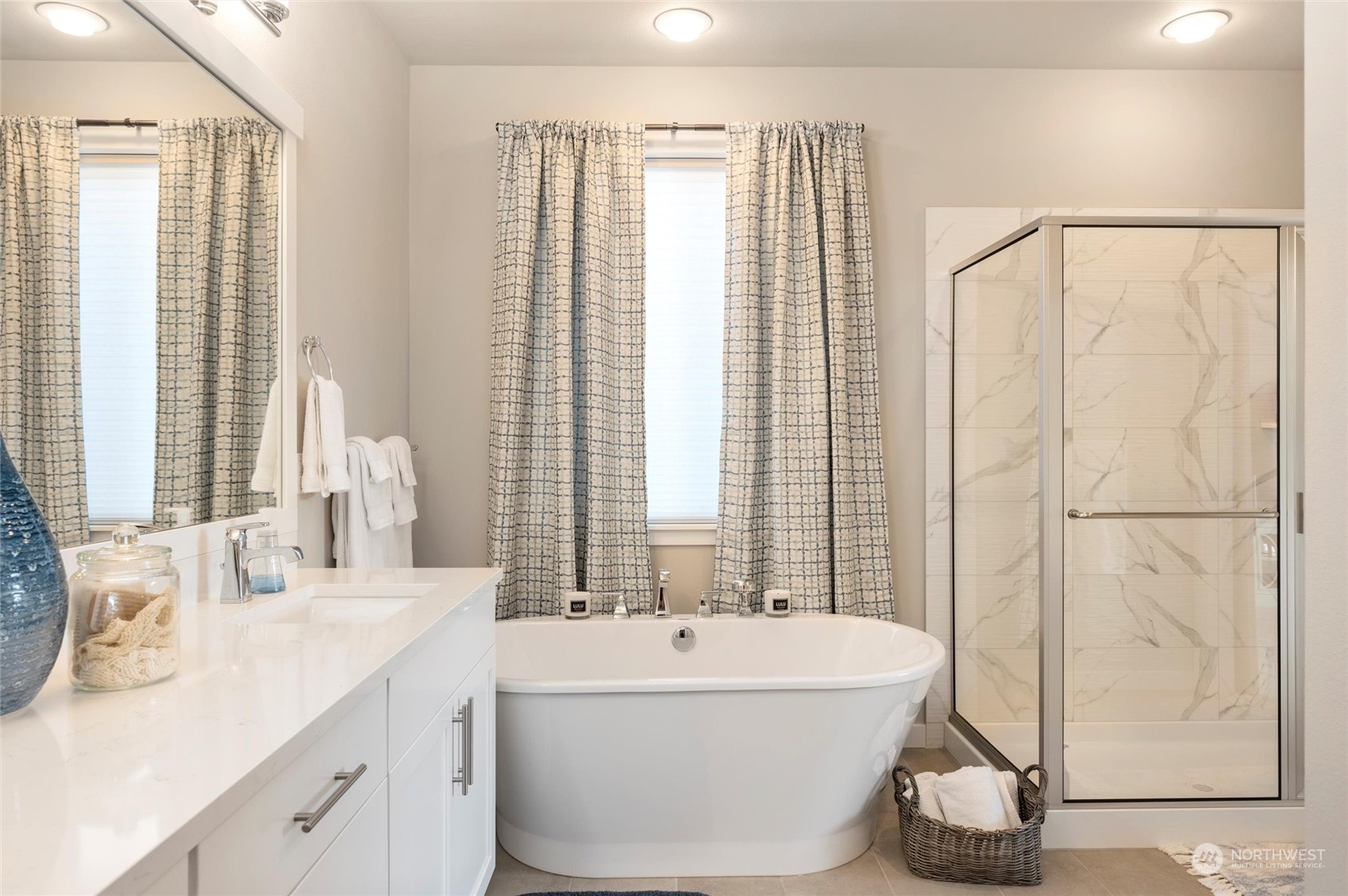 984 Rainier Loop Mount Vernon, WA 98274 - Photo 22 of 40 a bathroom with a bathtub and a sink