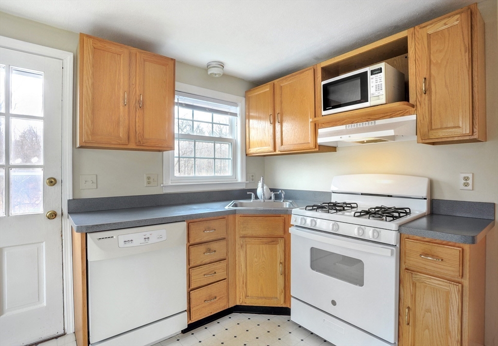 27 Clough Road, Unit 27 Dedham, MA 02026 - Photo 6 of 13