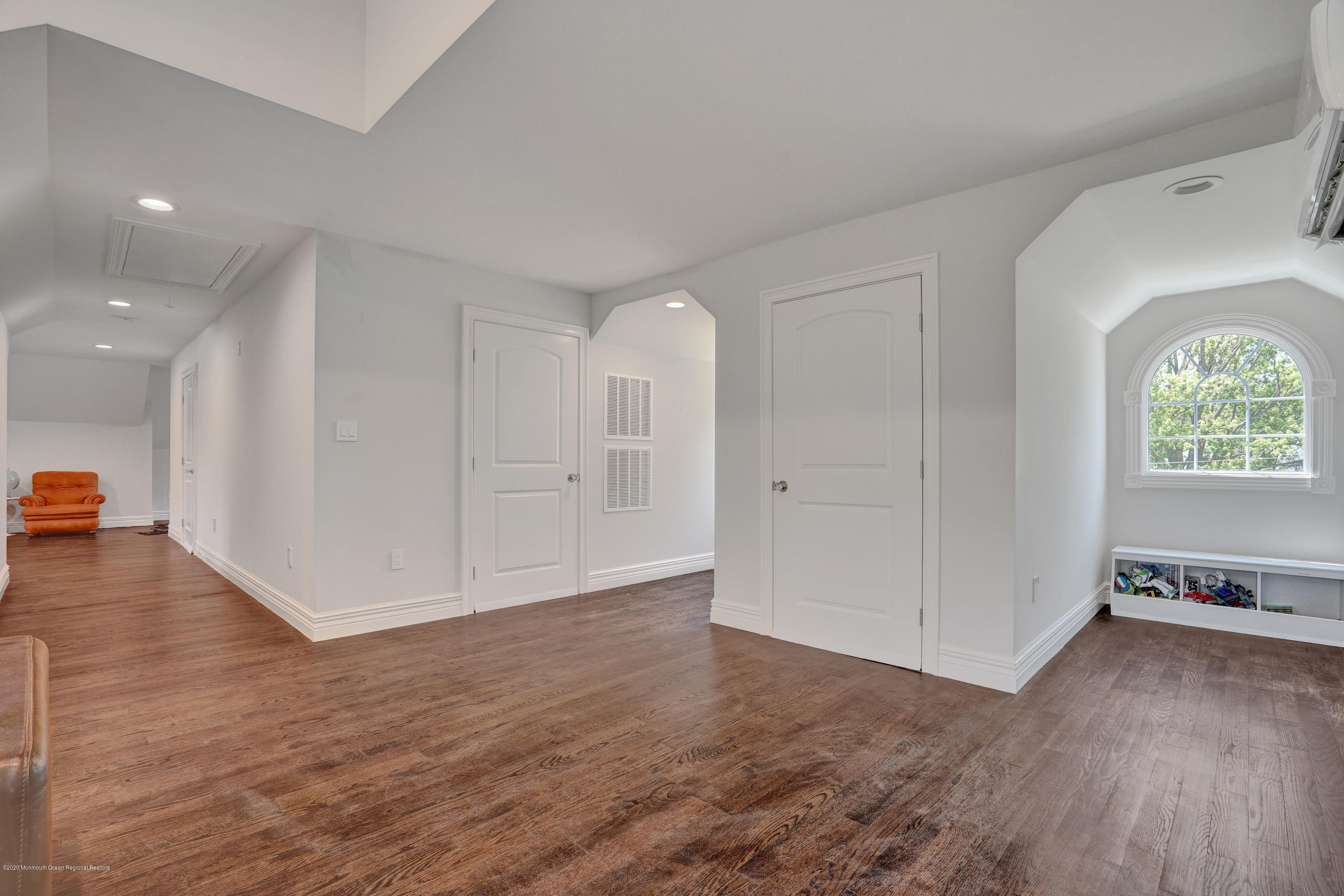 7 Heathcliff Road Rumson, NJ 07760 - Photo 52 of 61 a view of an empty room with wooden floor and a window