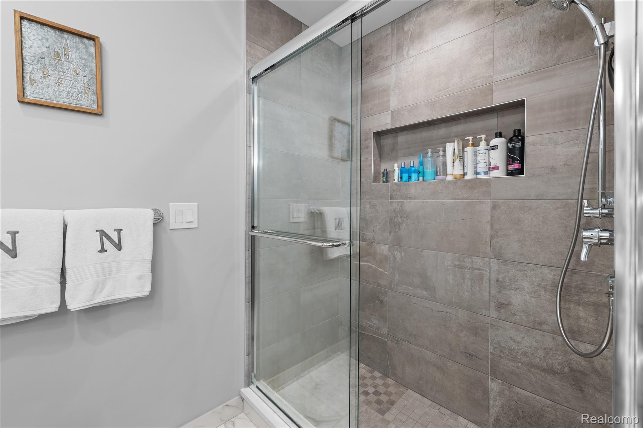 1781 Apple Ridge Court Rochester, MI 48306 - Photo 49 of 79 49 - 2nd Floor Shower.jpg