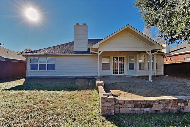 a picture of a wall with a white wall