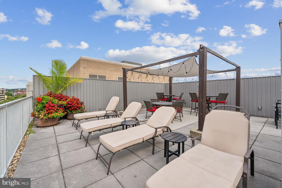 1711 Massachusetts Avenue Northwest, Unit 413 Washington, DC 20036 - Photo 13 of 20 a outdoor space with furniture