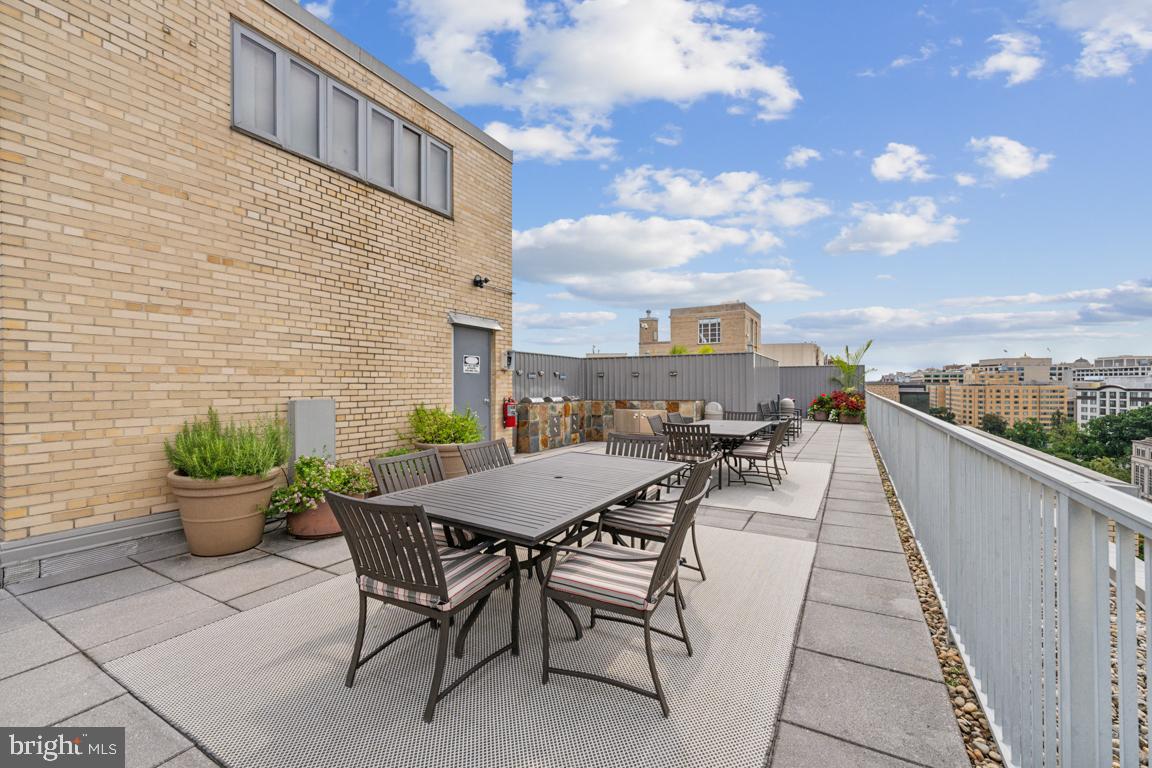 1711 Massachusetts Avenue Northwest, Unit 413 Washington, DC 20036 - Photo 16 of 20 a view of a terrace with furniture and stove