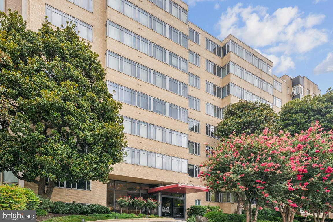 1711 Massachusetts Avenue Northwest, Unit 413 Washington, DC 20036 - Photo 3 of 20 a front view of a building