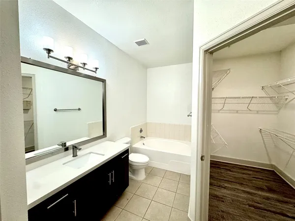 $1,740 | 2222 Smith Street, Unit 325, Houston, TX 77002