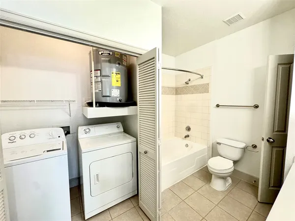 $1,786 | 2222 Smith Street, Unit 225, Houston, TX 77002