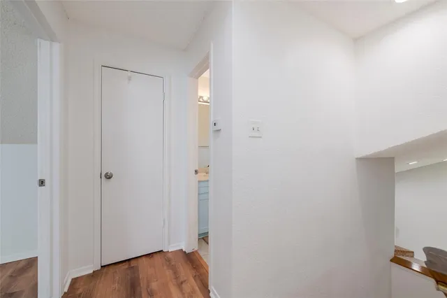 a view of empty room with window