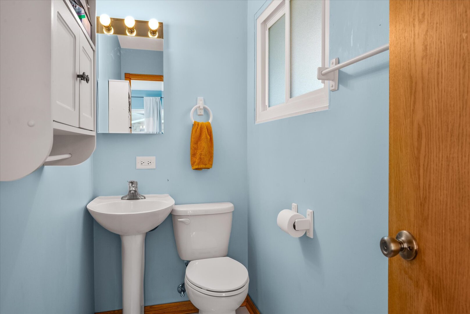 14 Hampton Road Montgomery, IL 60538 - Photo 12 of 27 a bathroom with a sink mirror and toilet