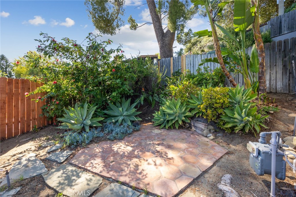 1620 Ina Drive Glendale, CA 91206 - Photo 30 of 31 a view of a garden with plants