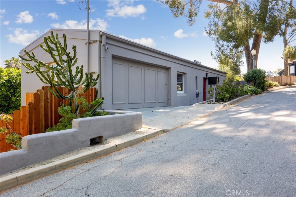 1620 Ina Drive Glendale, CA 91206 - Photo 31 of 31 a house view with a outdoor space