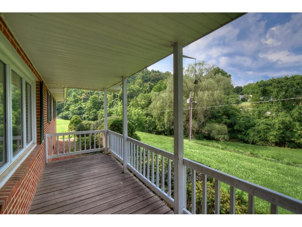 2032 Southside Road Elizabethton, TN 37643 - Photo 10 of 35 Photo 10