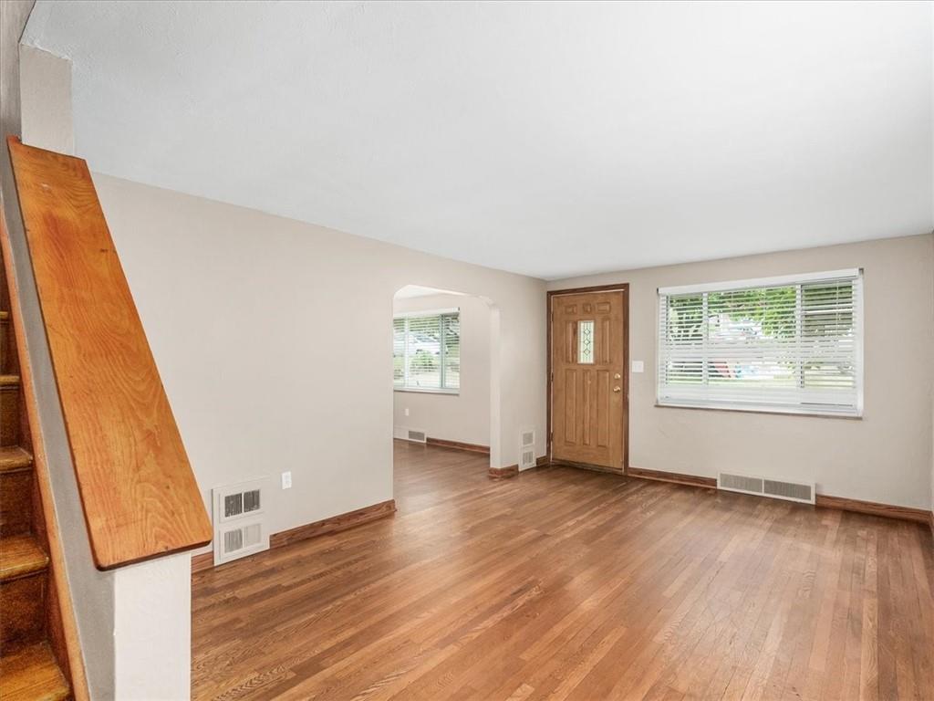 2375 Rose Garden Road Pittsburgh, PA 15220 - Photo 4 of 27 Gallery Image 4