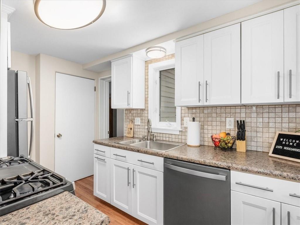 2375 Rose Garden Road Pittsburgh, PA 15220 - Photo 6 of 27 Gallery Image 6