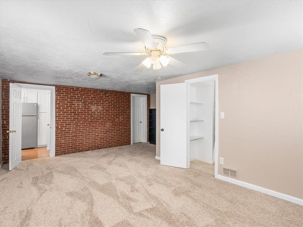 2375 Rose Garden Road Pittsburgh, PA 15220 - Photo 10 of 27 Gallery Image 10