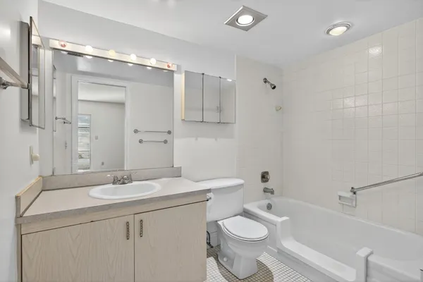 $77,500 | 2401 Antigua Circle, Unit E3, Coconut Creek, FL 33066