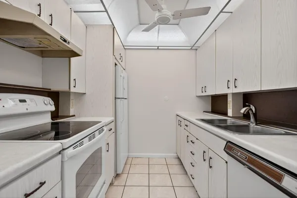 $77,500 | 2401 Antigua Circle, Unit E3, Coconut Creek, FL 33066