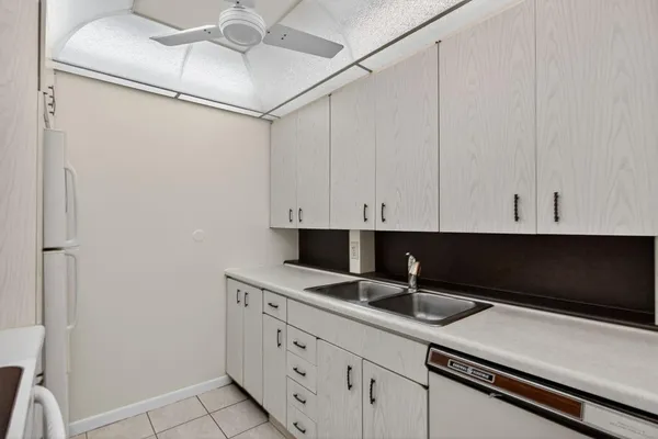 $77,500 | 2401 Antigua Circle, Unit E3, Coconut Creek, FL 33066